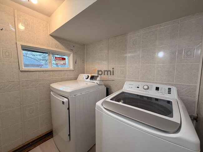 Building Photo - 121 S Porter St