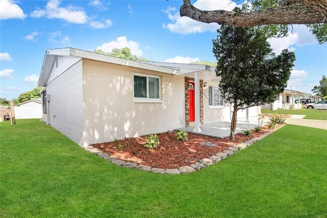 Building Photo - 9236 Rainbow Ln