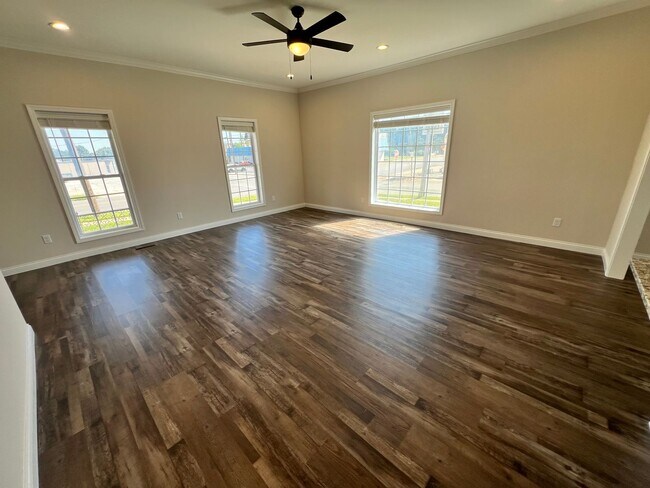 Building Photo - Spectacular newly remodeled home, next to the Square, Franklin, Ky