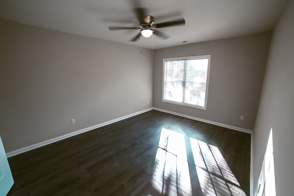 Building Photo - Room in Duplex on Lee St