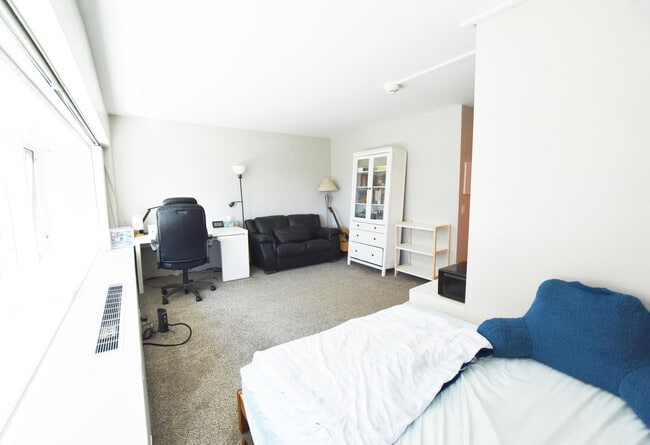 Building Photo - 555 E William St