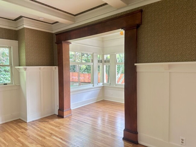 Building Photo - Meticulously Restored 1920s Craftsman on a Private, Hedged Lot | Pet Friendly!