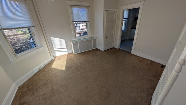 Building Photo - 3943 Glenmore Ave