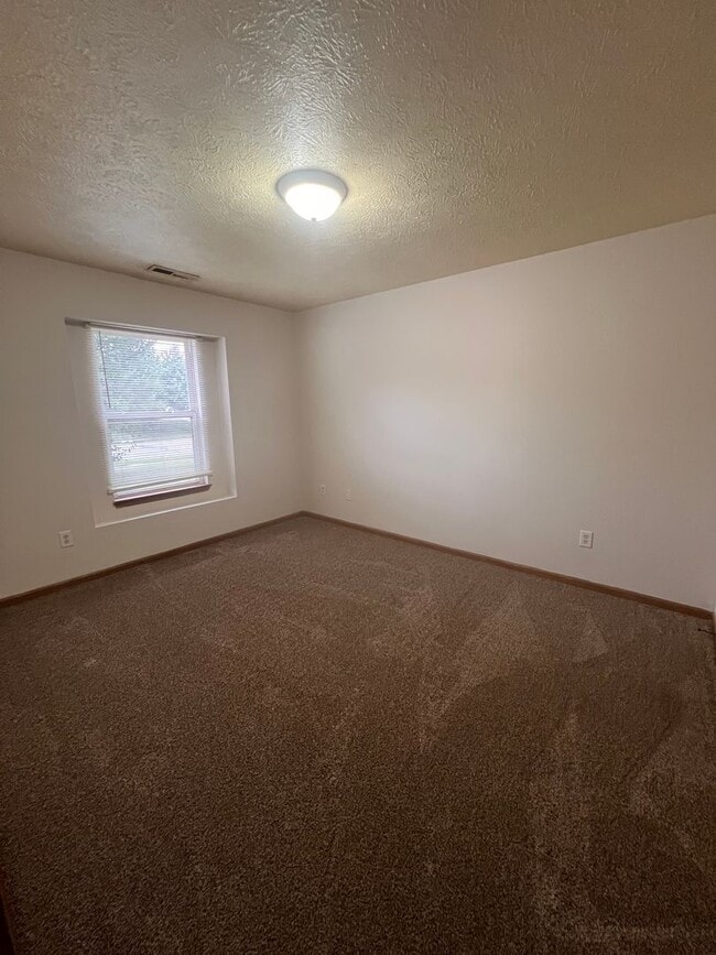 Building Photo - 3521/3523 E Thornhill Circle
