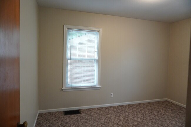 Building Photo - 425