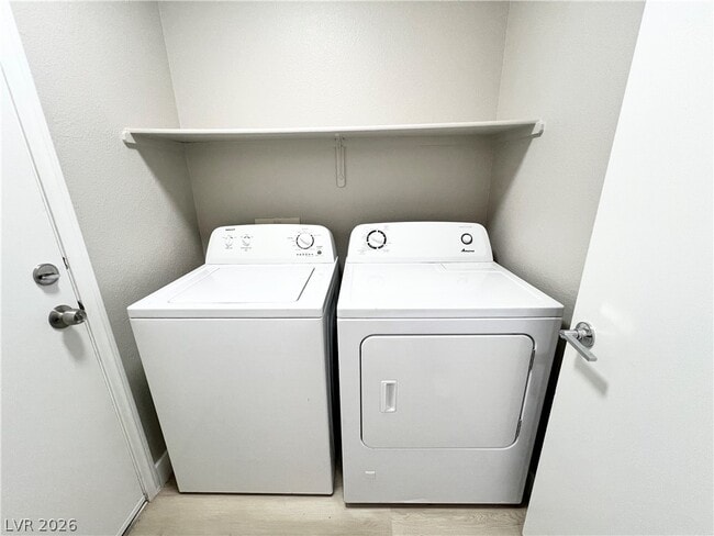 Building Photo - 1705 Encarta St