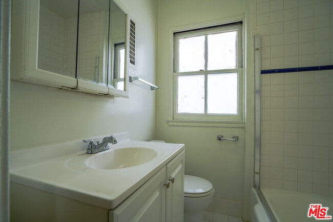 Building Photo - 8551 Holloway Dr