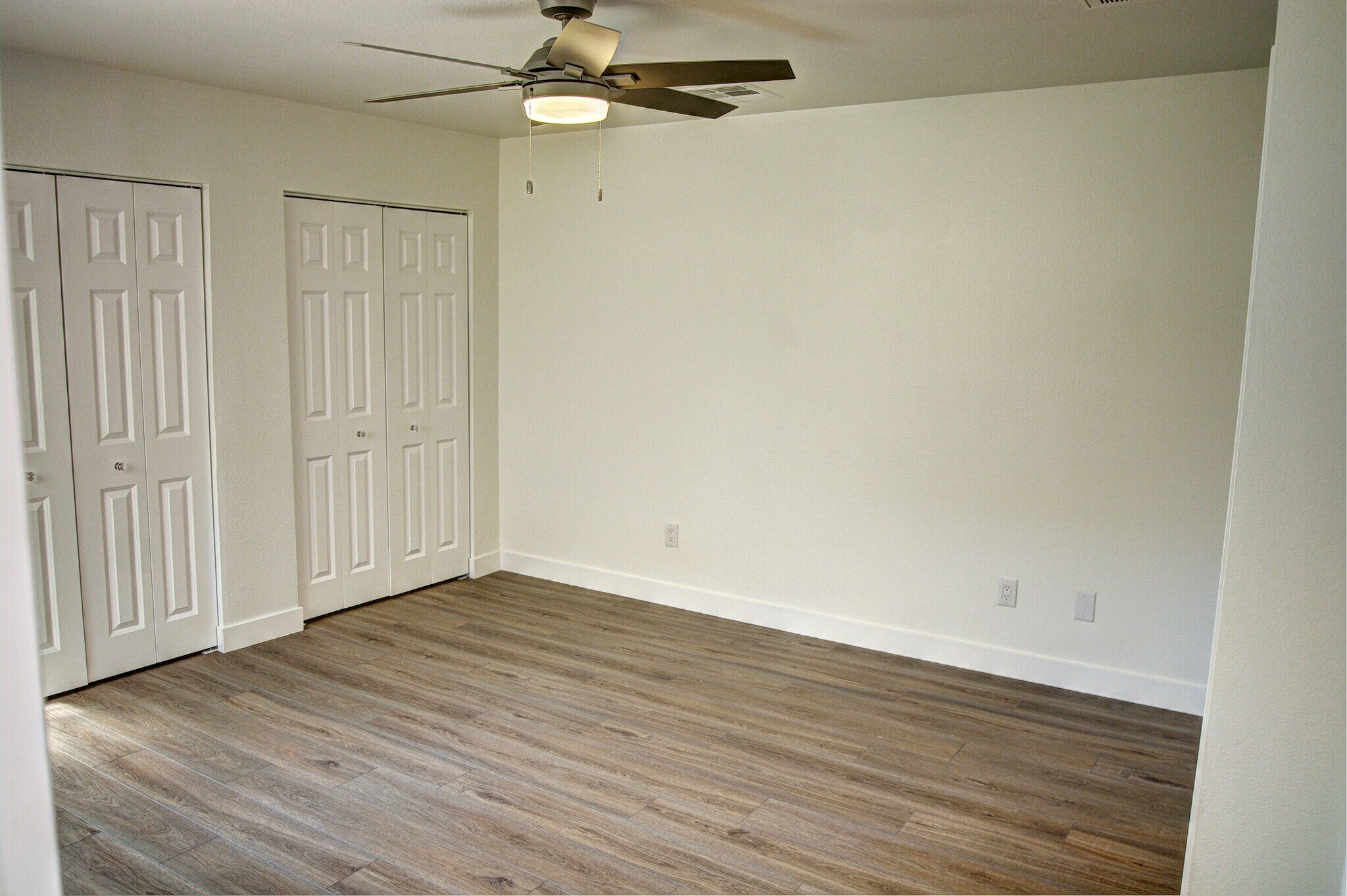 Building Photo - 140 Willow Lake Dr
