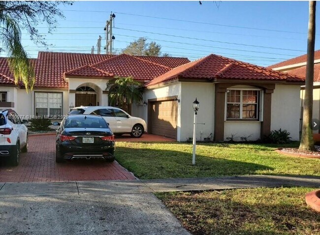 Primary Photo - 10320 Guatemala St