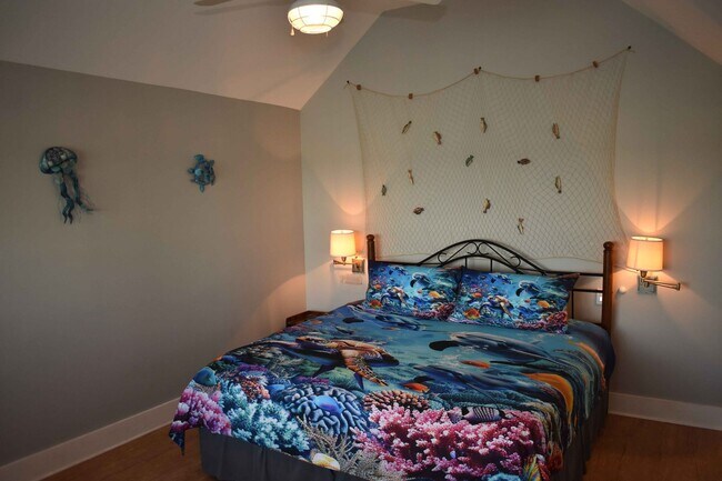 Building Photo - Waterfront Paradise - Fully Furnished Town...