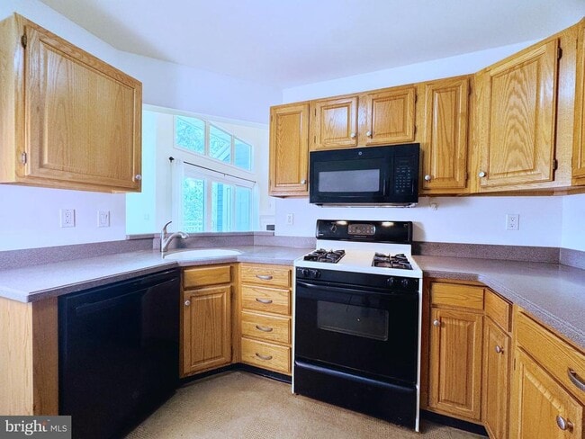 Building Photo - 640 Oakland Hills Dr