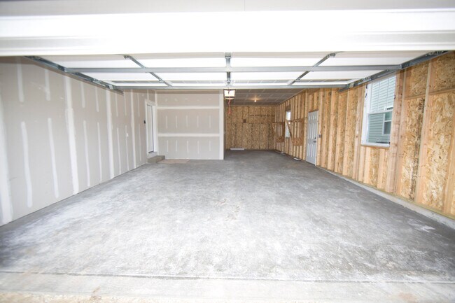 Building Photo - N116W7245 Oakmont Dr