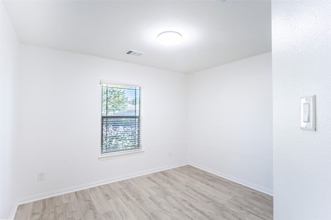 Building Photo - 9918 Hideaway Bend Ln