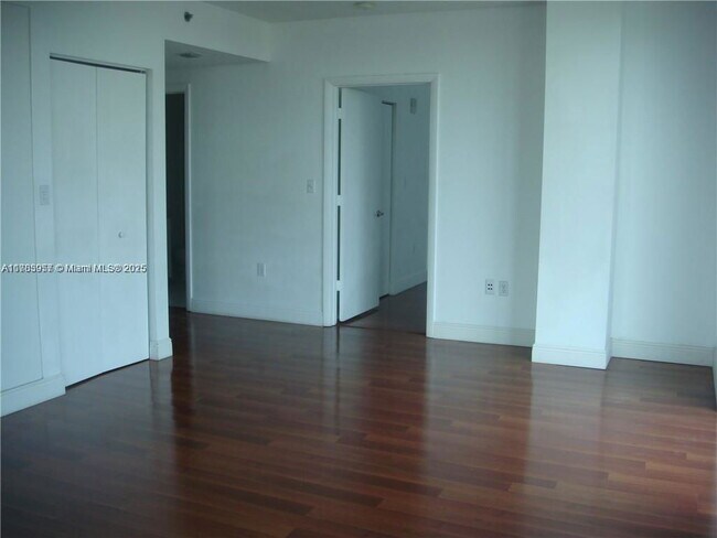 Building Photo - 1401 SW 22nd St