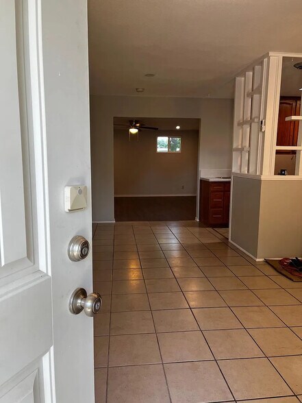 Building Photo - Room in Single Family Home on Congress Ave