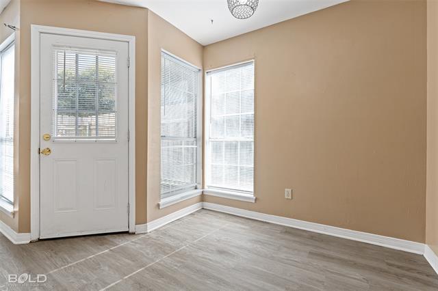 Building Photo - 253 Settlers Park Dr