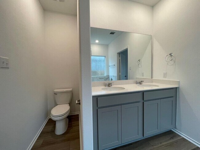 Building Photo - 433 Sebring Cir