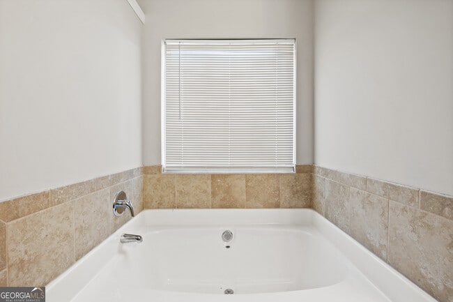 Building Photo - 5884 Little River Rd