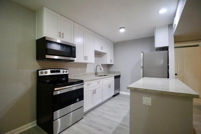 Building Photo - 5929 Queensloch Dr