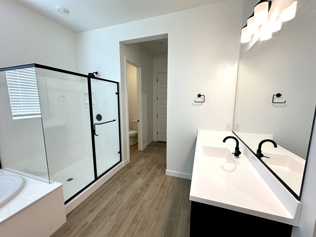 Building Photo - Fantastic "Holly" floor plan in Bella Vista Farms