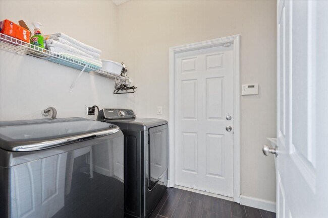Building Photo - 2573 Country Golf Dr