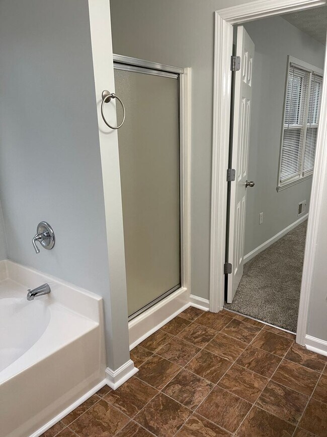 Building Photo - Split Foyer Home with Fenced Yard