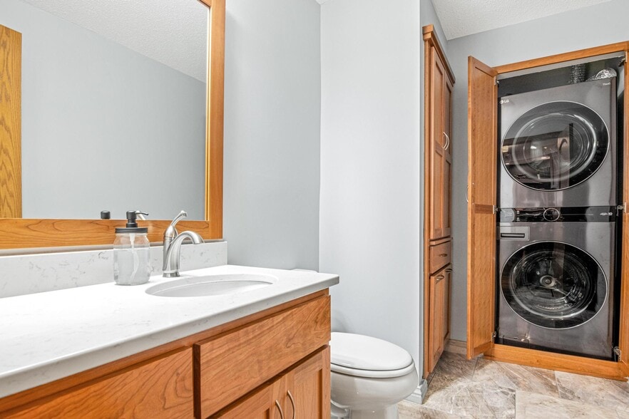 Building Photo - 168 6th St E