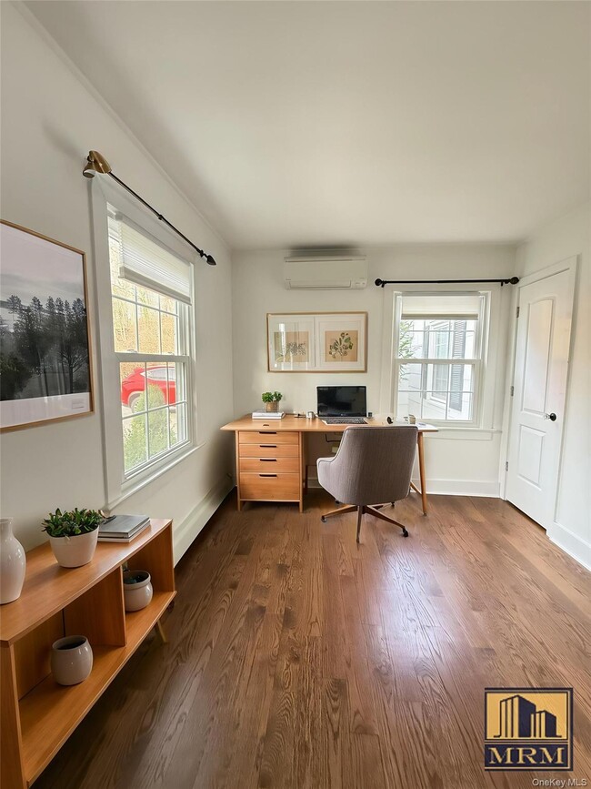 Building Photo - 18 Bayles Ave