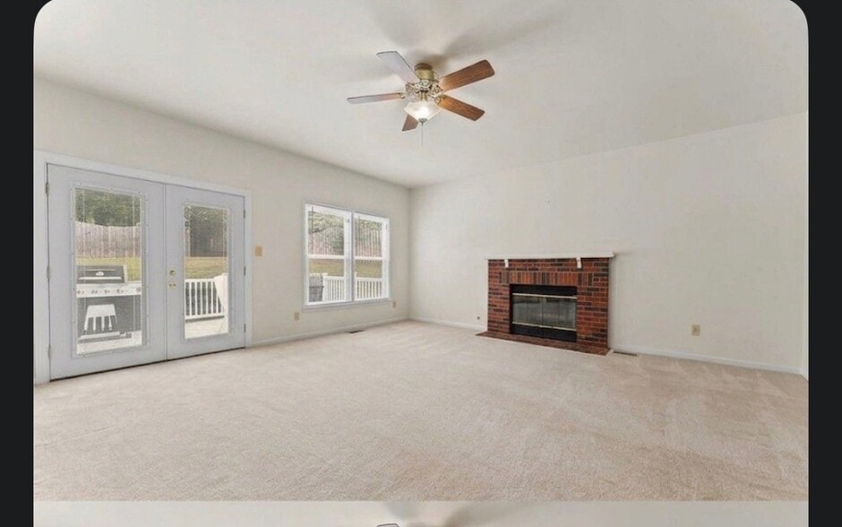 Building Photo - 5 Sarasota Dr