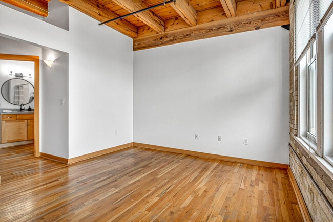 Building Photo - 413 N 2nd St