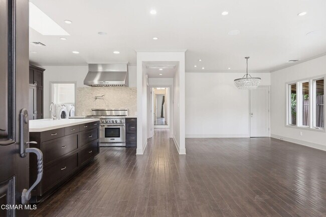 Building Photo - 732 N Alta Vista Blvd