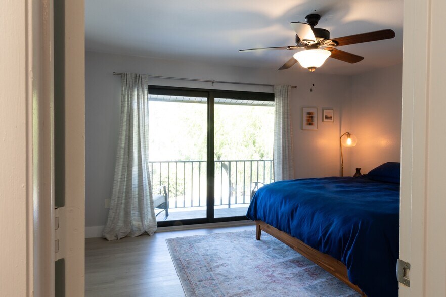 Master Bedroom 2 / Balcony - 906 Sunridge Dr