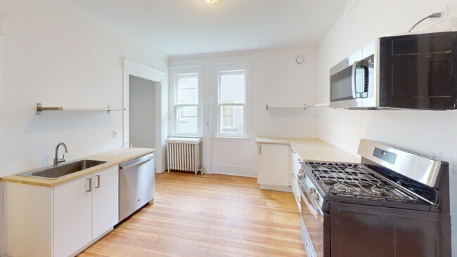 Building Photo - 13 Mozart St