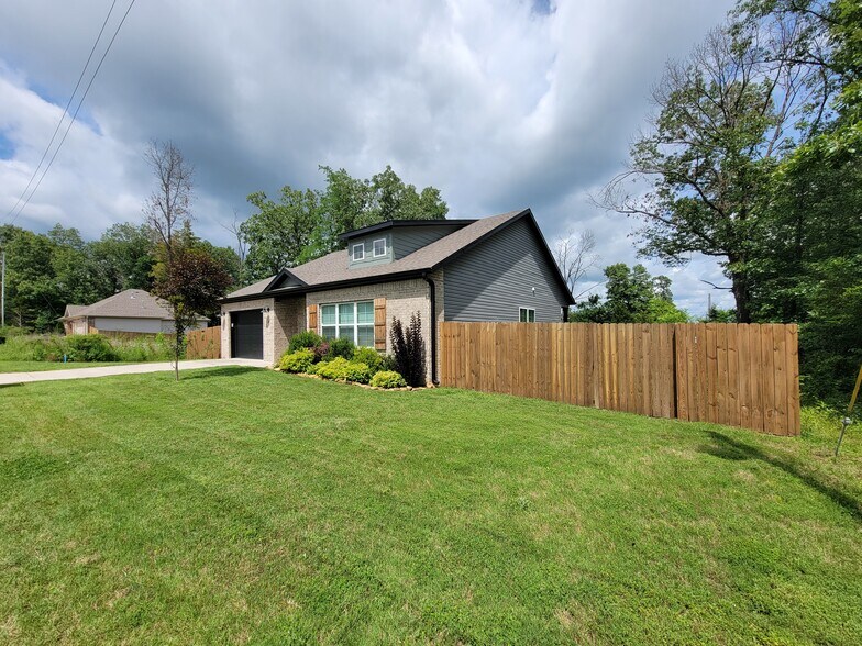 Building Photo - 17 Eastleigh Cir