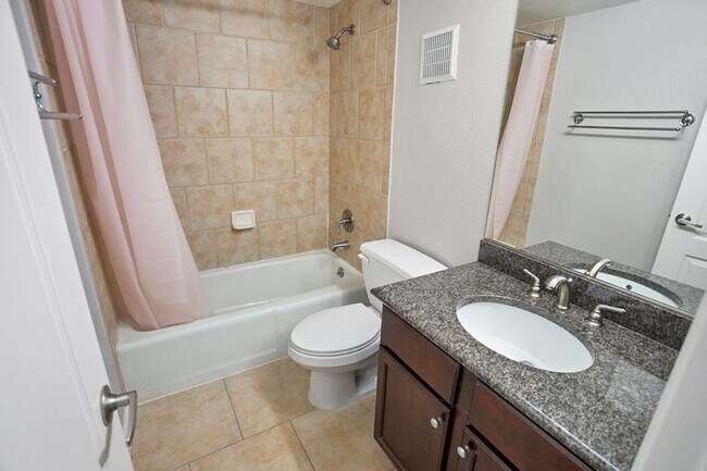Building Photo - 1 Bed, 1 Bath In Highly Desirable Guard Gated Las Vegas Country Club