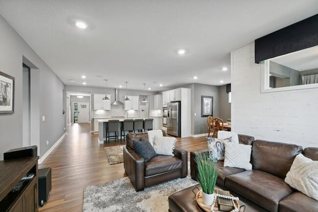 Building Photo - 9337 Bridle Way