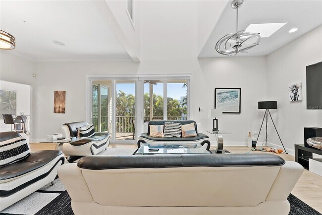 Building Photo - 3020 Gulf of Mexico Dr