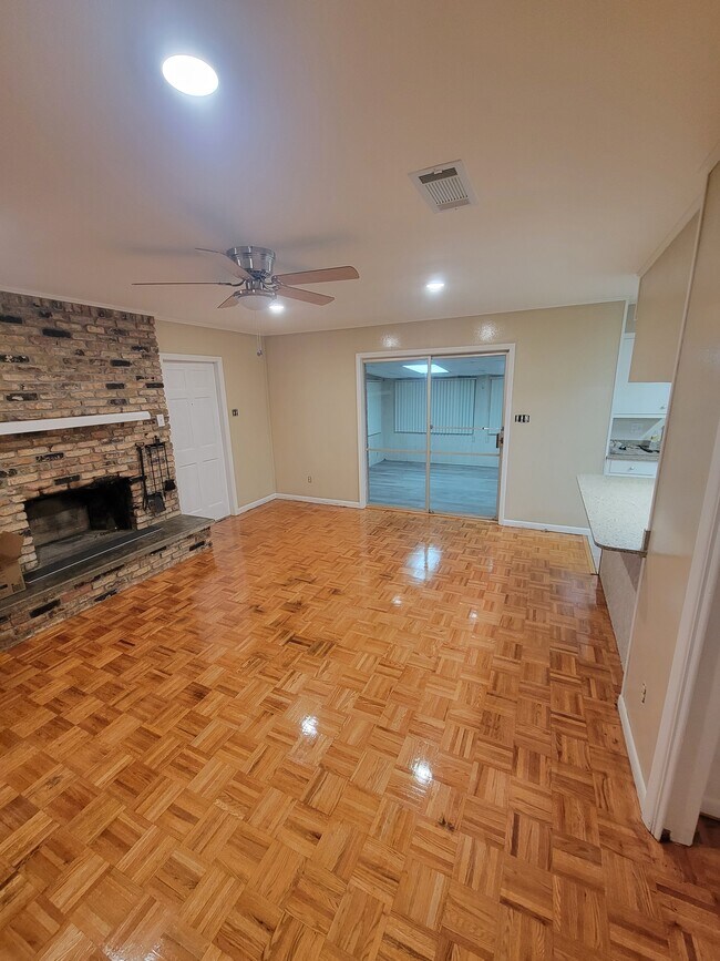 Family room - 722 Revere Ave