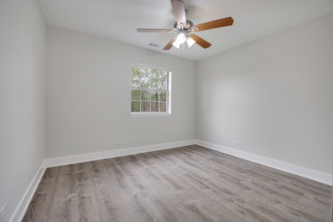 Building Photo - 117 Gant Cir