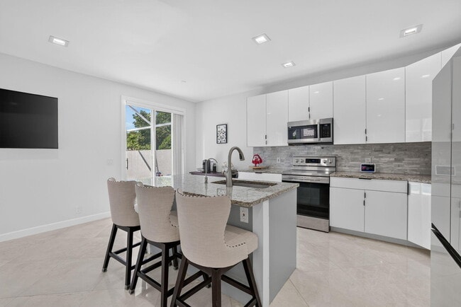 Building Photo - 5040 Heron Pl