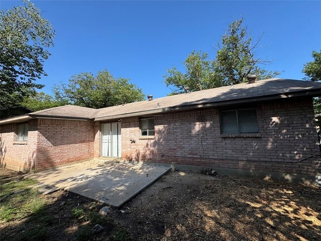 Building Photo - 1645 Chippeway Ln