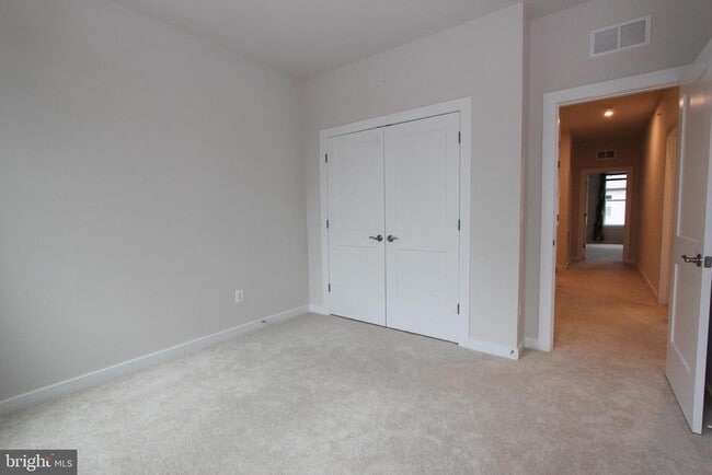 Building Photo - 43808 Middleway Ter