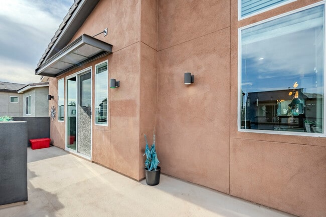Building Photo - 7050 W Carter Dr