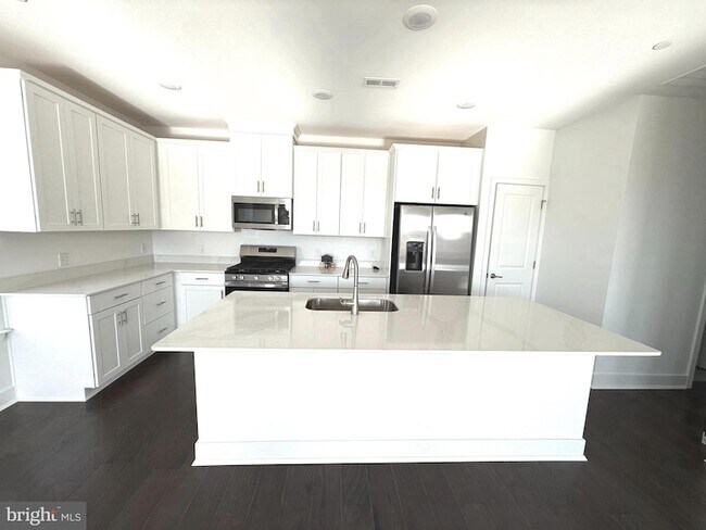 Building Photo - 247 Lewis Fisher Dr