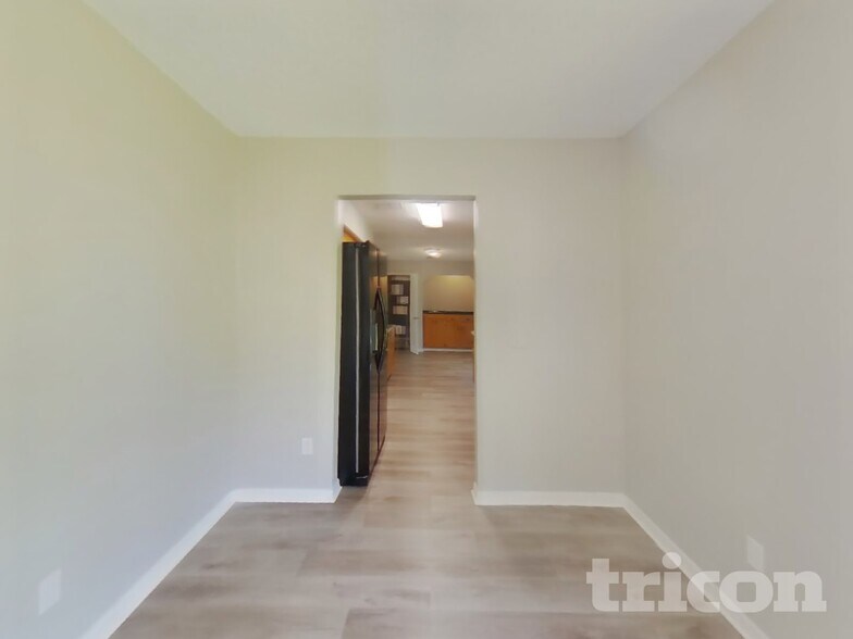 Building Photo - 2159 Acorn Manor