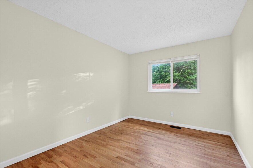 Primary Bedroom - 2246 Bensonhurst Dr