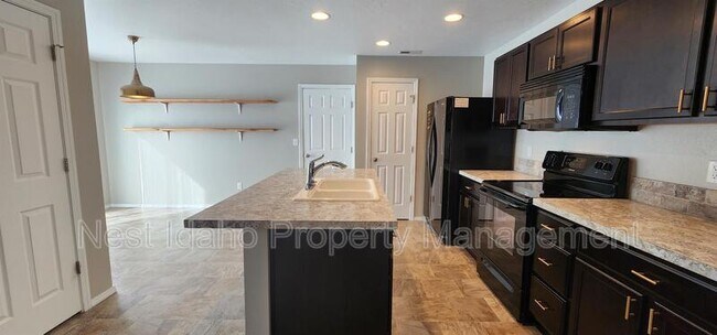 Building Photo - 657 N Manship Ave