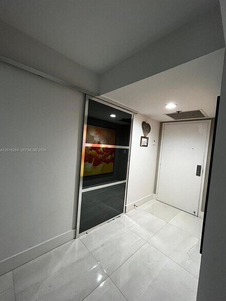 Building Photo - 1627 Brickell Ave