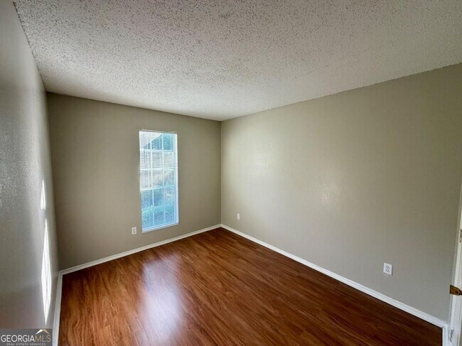 Building Photo - 1617 Picadilly Ct NE