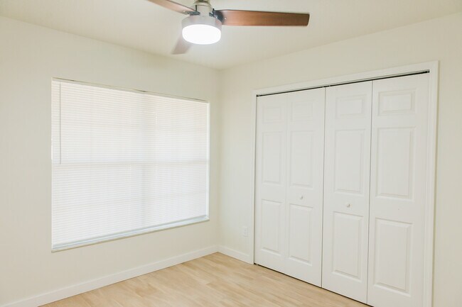 Building Photo - 208 Grande Lake Dr